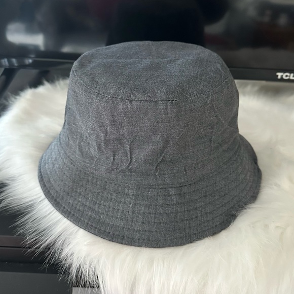 Double sided bucket hat - Picture 4 of 6